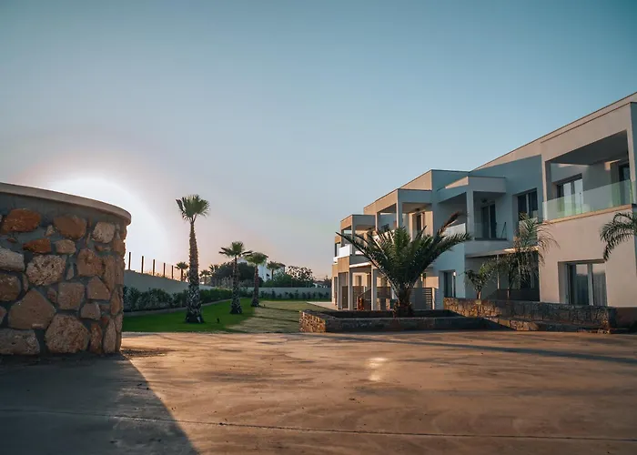 Grand White Apartments