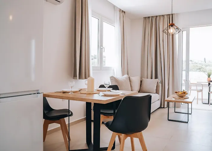 Grand White Apartments